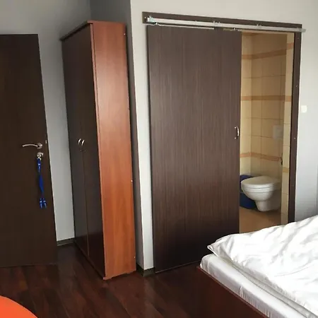 Rum i privatbostad Pod Rozami *